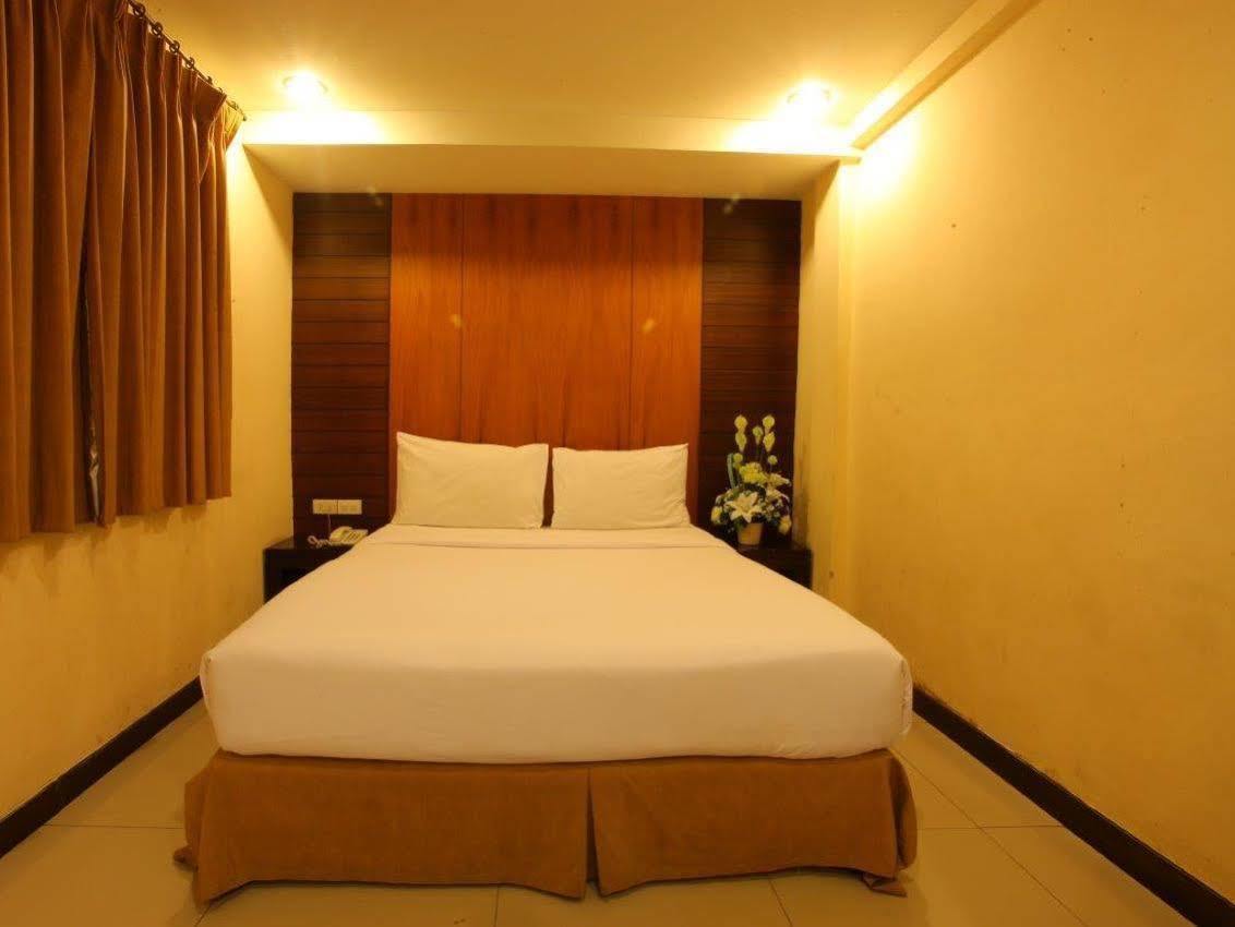 Hotel Tara Monte Bangkok Esterno foto